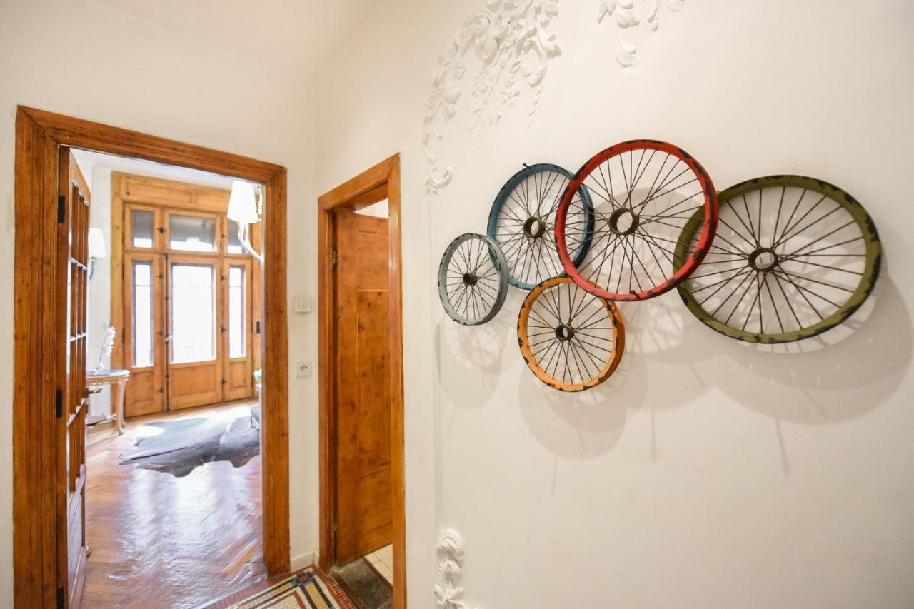 Ferienwohnung Love.Travel.Explore ♥️Apt W/ Balcony In Old Town Bukarest Exterior foto