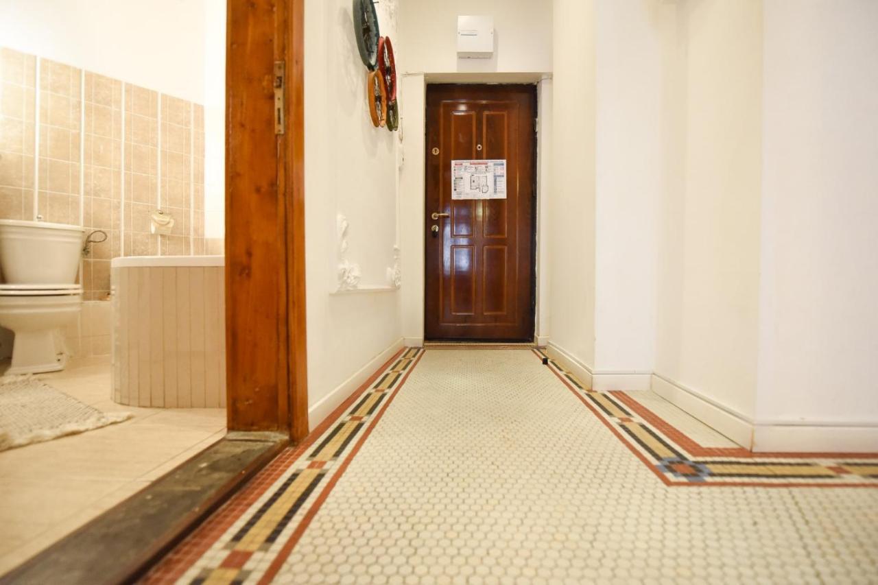 Ferienwohnung Love.Travel.Explore ♥️Apt W/ Balcony In Old Town Bukarest Exterior foto
