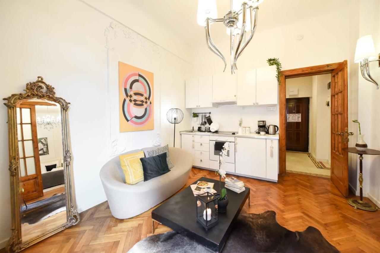 Ferienwohnung Love.Travel.Explore ♥️Apt W/ Balcony In Old Town Bukarest Exterior foto