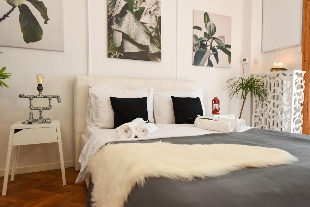 Ferienwohnung Love.Travel.Explore ♥️Apt W/ Balcony In Old Town Bukarest Exterior foto