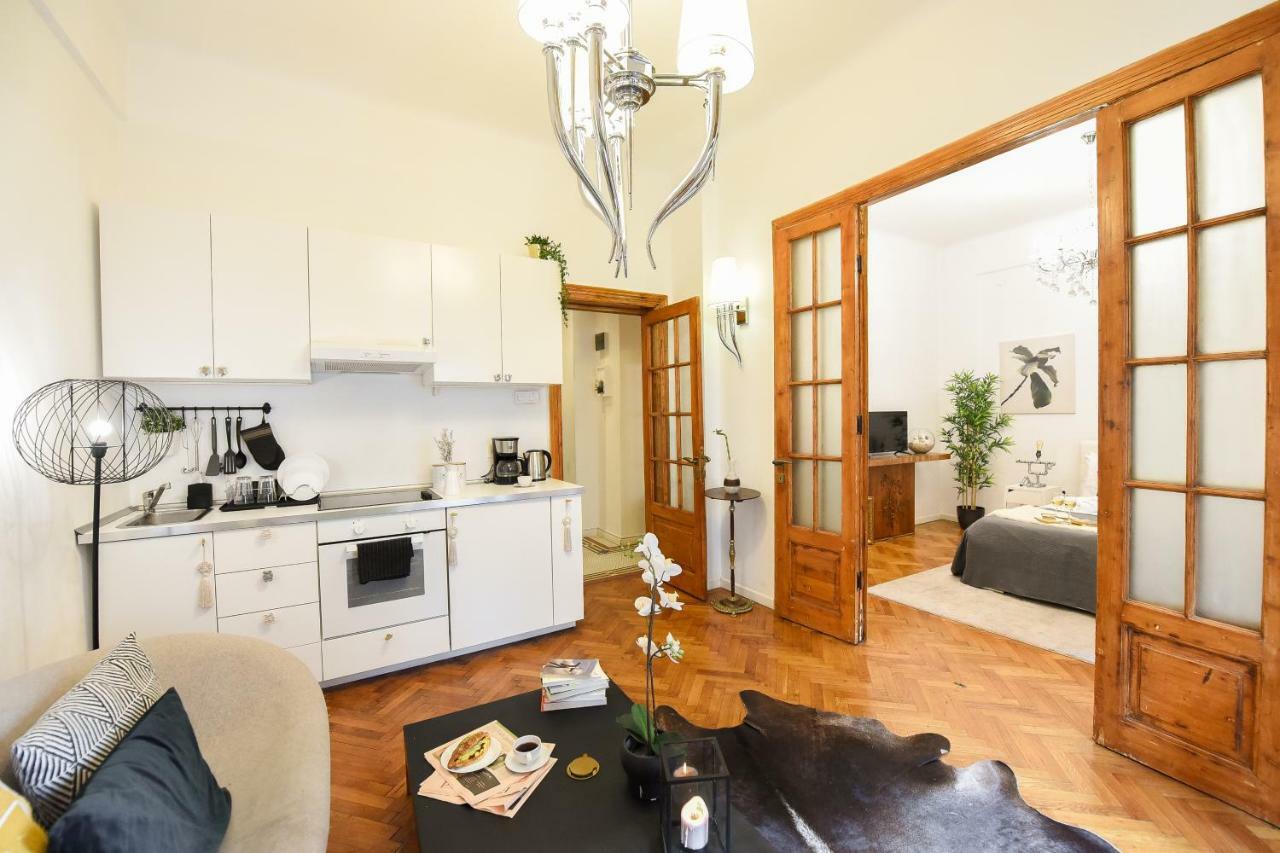 Ferienwohnung Love.Travel.Explore ♥️Apt W/ Balcony In Old Town Bukarest Exterior foto