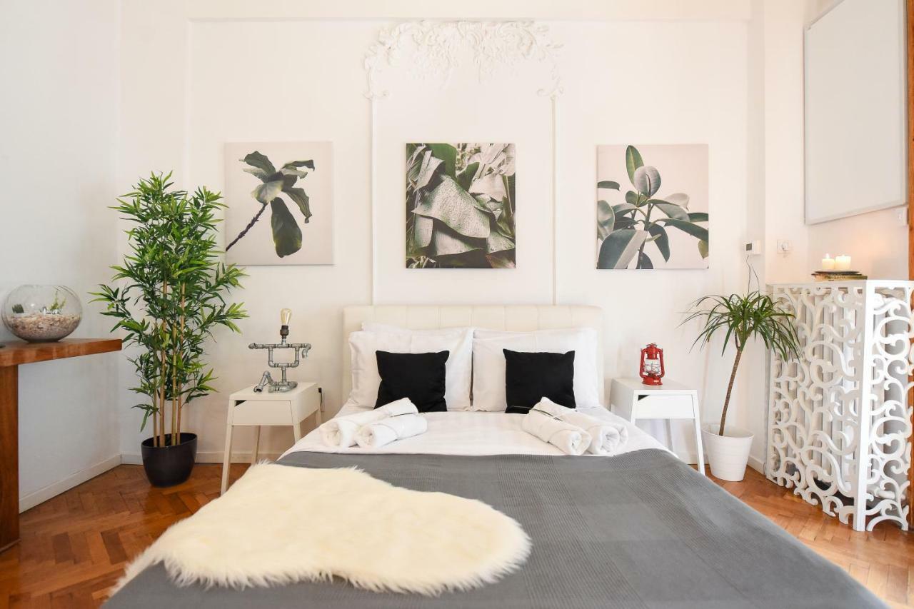 Ferienwohnung Love.Travel.Explore ♥️Apt W/ Balcony In Old Town Bukarest Exterior foto