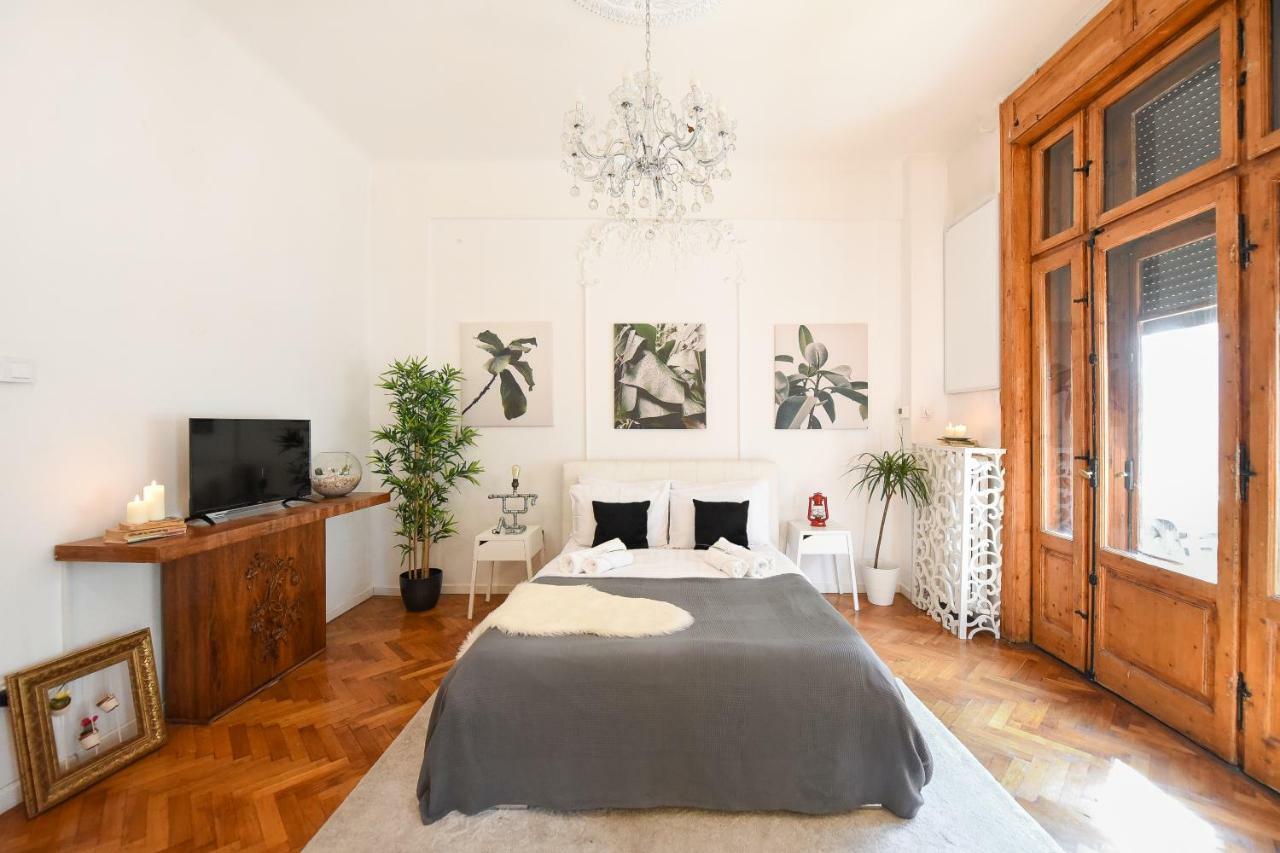 Ferienwohnung Love.Travel.Explore ♥️Apt W/ Balcony In Old Town Bukarest Exterior foto